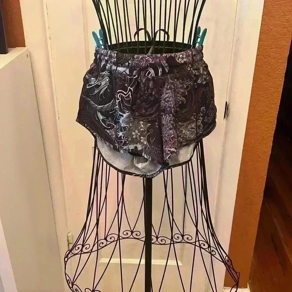 Lululemon Hotty Hot Shorts-Sz 6